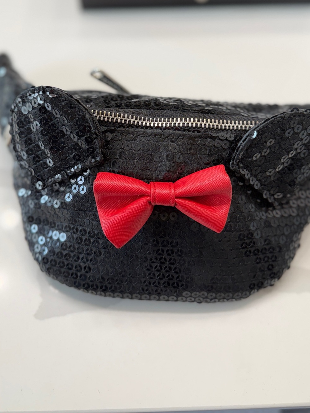 Disney Loungefly Minnie Mouse Sequin Belt Bag / Fanny Pack